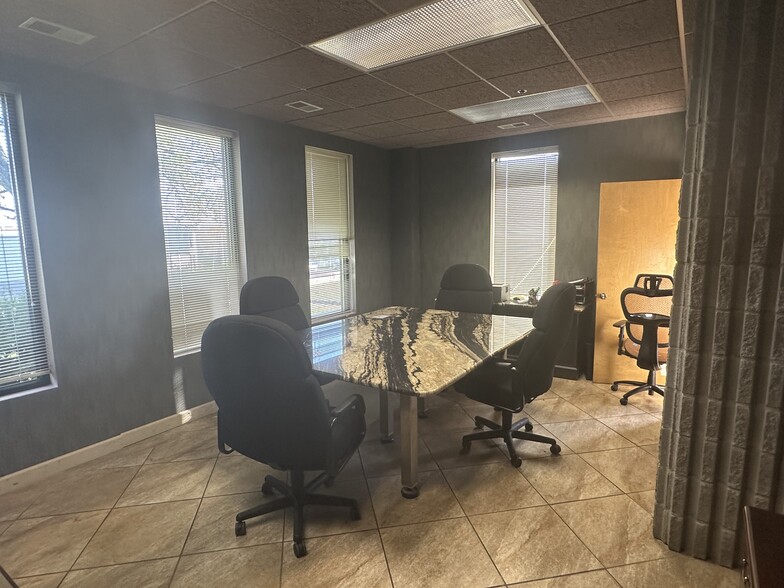 More Photos Of 151 Hanger Cir, Richmond Industrial For Sale