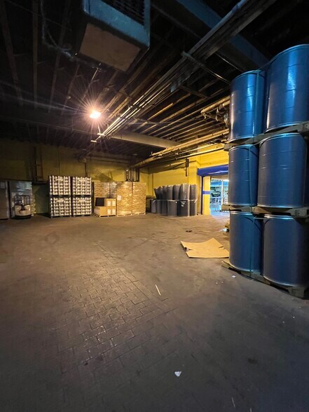 More Photos Of 517 Barretto St, Bronx Manufacturing For Lease