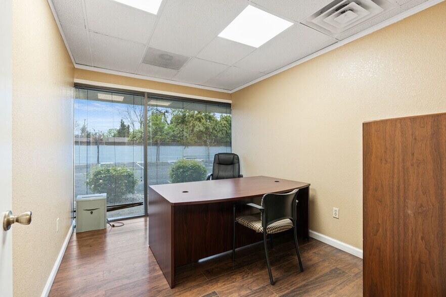 More Photos Of 1665 W Shaw Ave, Fresno Medical For Sale