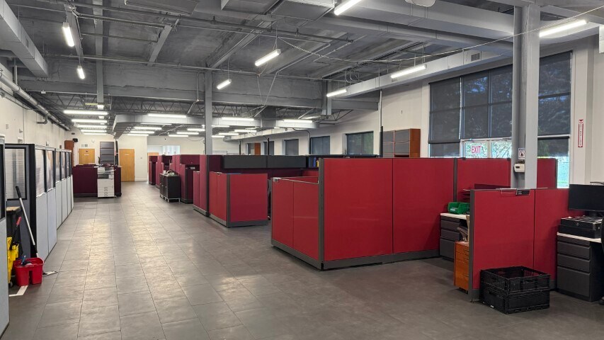 More Photos Of 505 Acorn St, Deer Park Warehouse For Sale