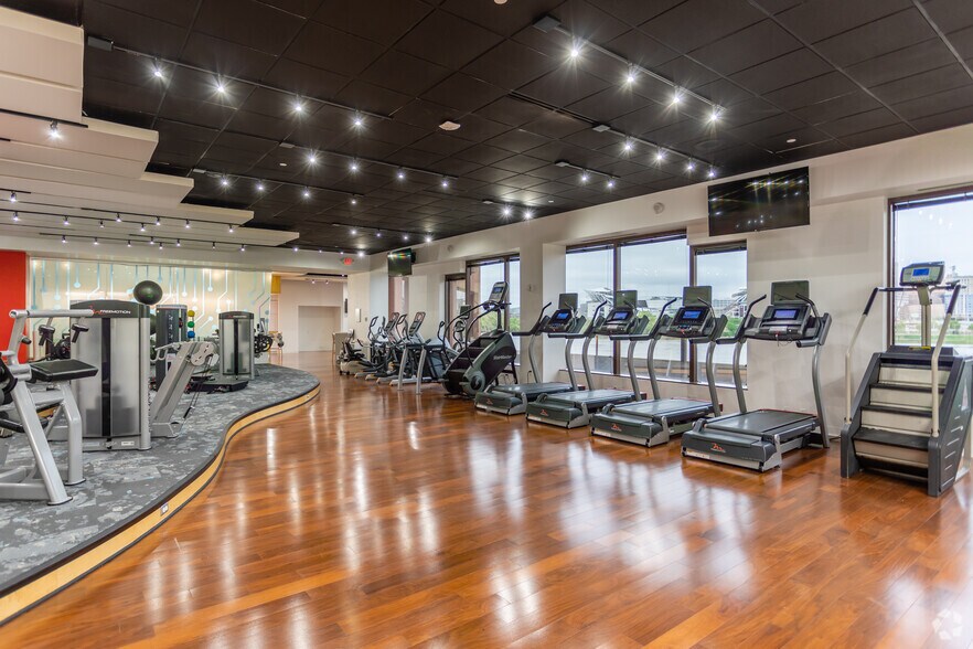 More Photos Of 50 E Rivercenter Blvd, Covington Office For Sale