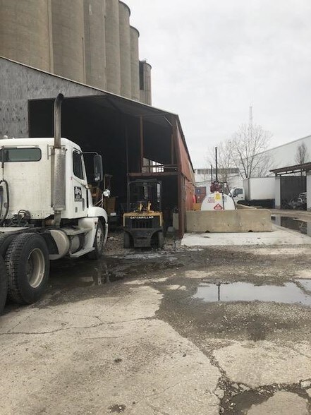 More Photos Of 1960 N Long Ave, Chicago Land For Sale