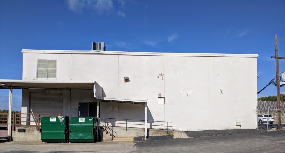 More Photos Of 2300 Race St, Fort Worth Warehouse For Lease