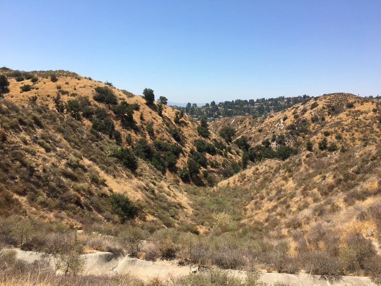 More Photos Of 18100 Sesnon Blvd, Granada Hills Land For Lease