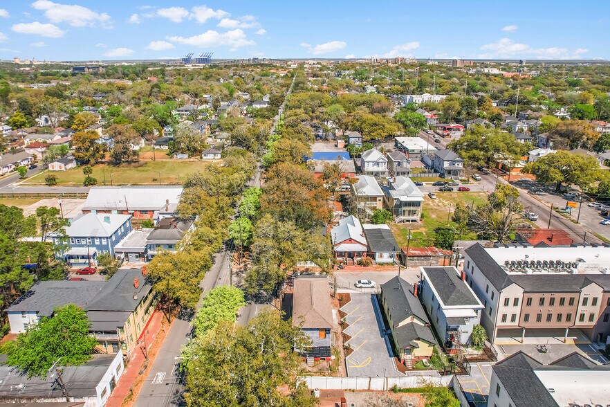 More Photos Of 423 W 42nd St, Savannah General Retail For Sale