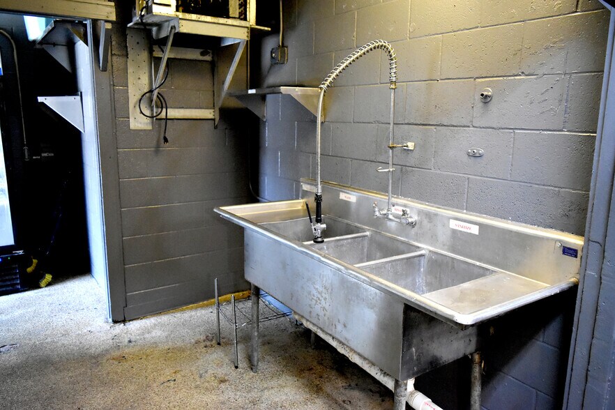 More Photos Of 124 E G.E. Patterson Ave, Memphis Restaurant For Sale