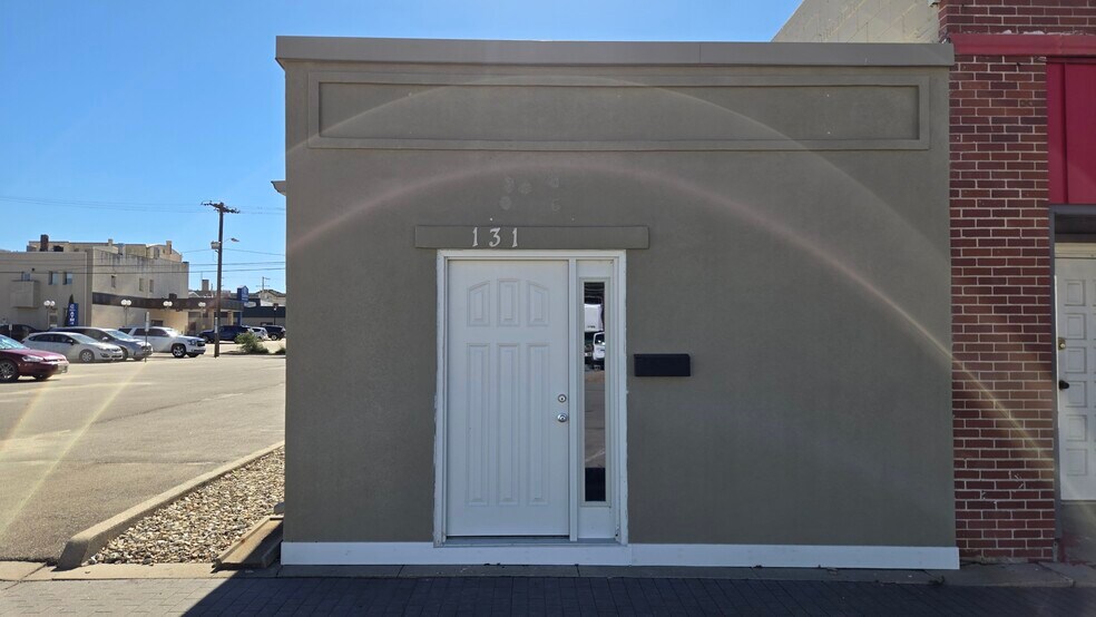 Primary Photo Of 131 W 9th St, Junction City Office For Lease