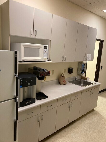 More Photos Of 11299 San Pablo Ave, El Cerrito Unknown For Lease