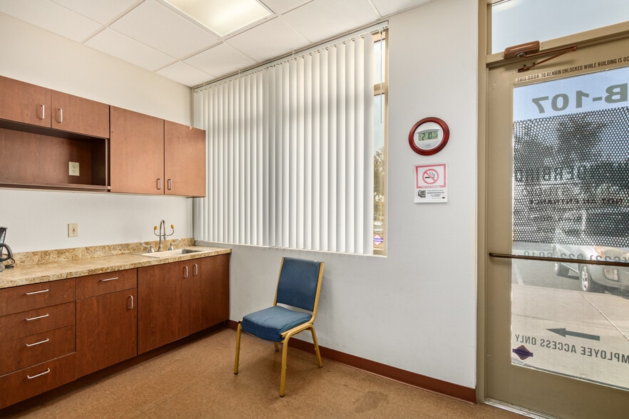 More Photos Of 9179 W Thunderbird Rd, Peoria Medical For Sale