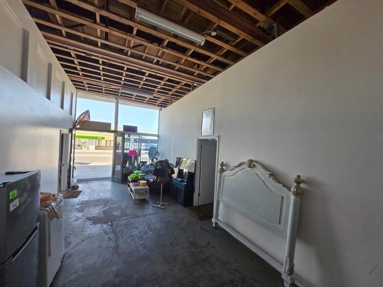 More Photos Of 2910-2914 Alameda Ave, El Paso Storefront For Sale