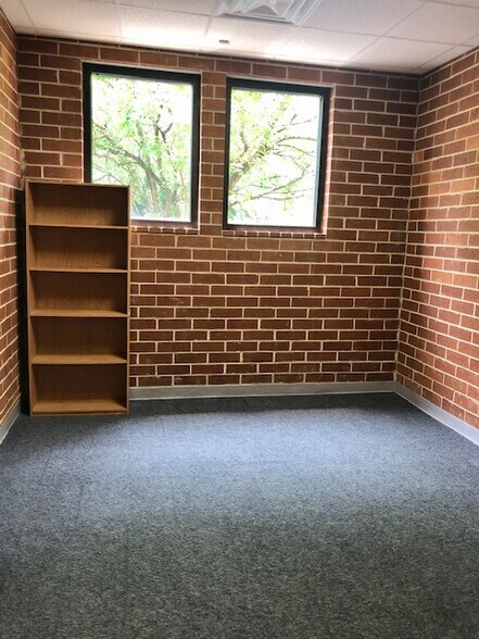 More Photos Of 2370 Vineville Ave, Macon-Bibb Office Residential For Lease