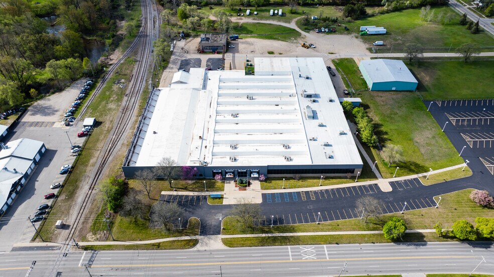 More Photos Of 711 W Pickard St, Mount Pleasant Manufacturing For Lease