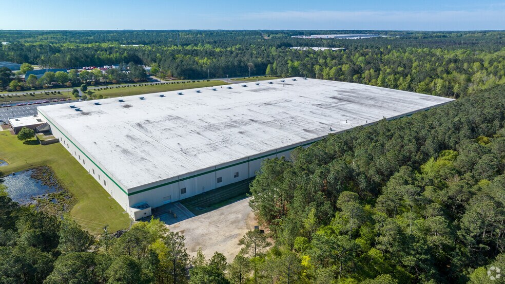 More Photos Of 4800 Corporation Dr, Fayetteville Distribution For Lease