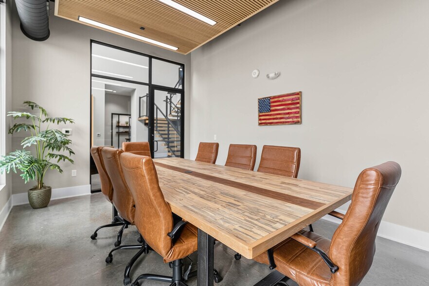 More Photos Of 3607 NE Otterview Cir, Ankeny Office For Sale