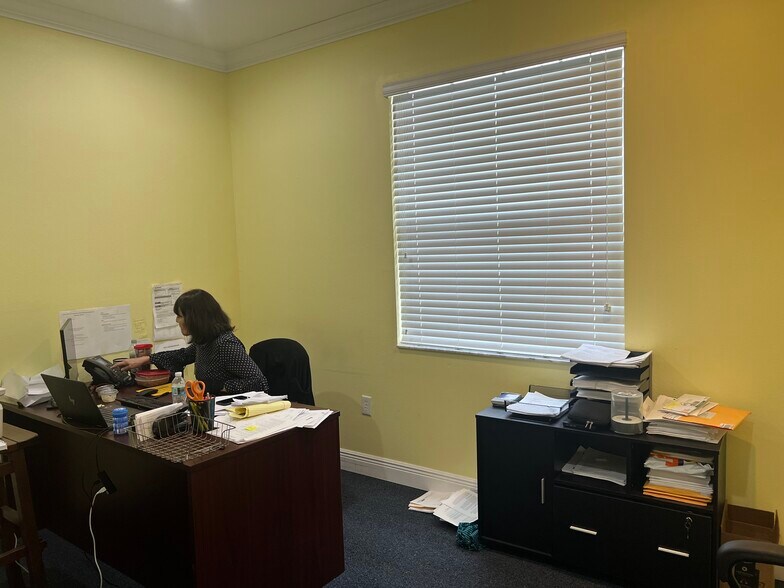 More Photos Of 6916 Linebaugh Ave, Tampa Medical For Lease