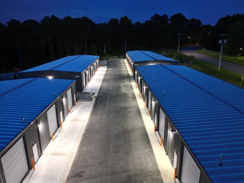 More Photos Of 1850 Chespark Dr, Gastonia Warehouse For Lease