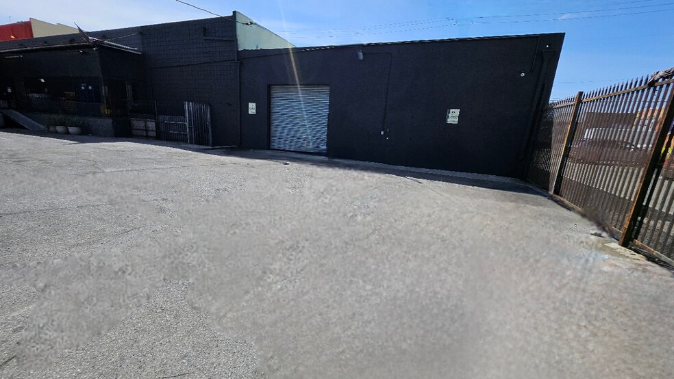 More Photos Of 929 E 14th St, Los Angeles Warehouse For Lease
