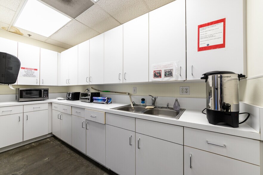 More Photos Of 3961 Landmark St, Culver City Warehouse For Lease