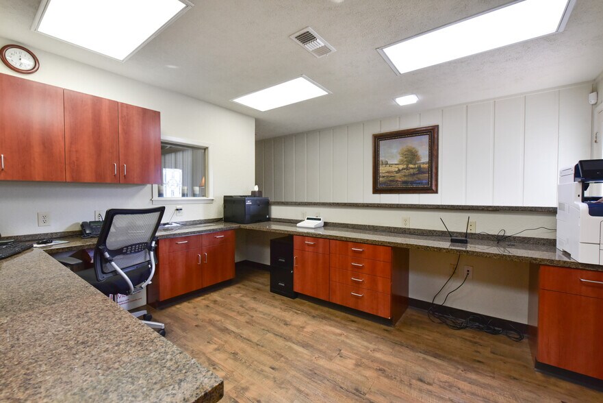 More Photos Of 602 N Gray St, Caldwell Medical For Sale