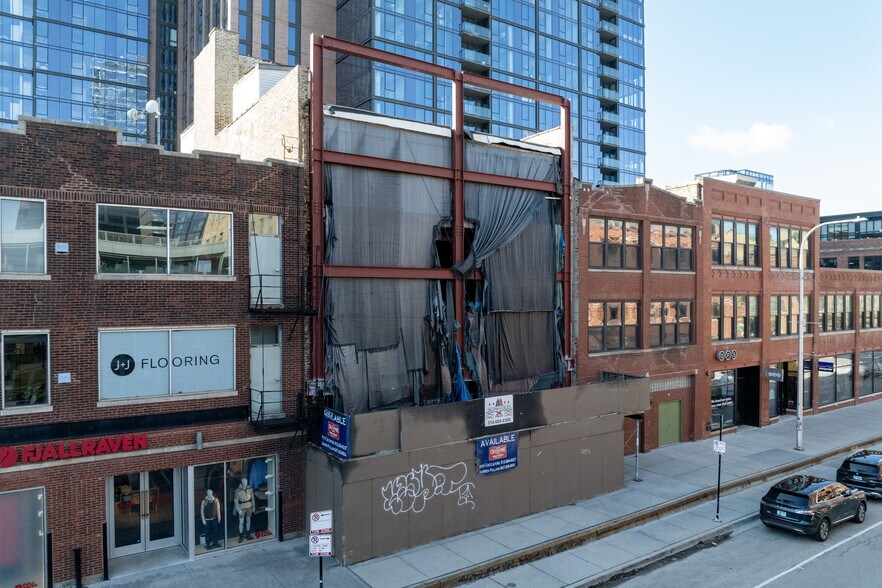 More Photos Of 1105-1107 W Fulton St, Chicago General Retail For Lease