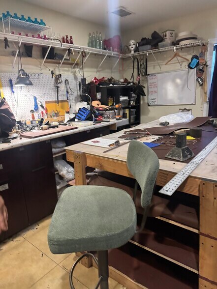 More Photos Of 4006 W Cayuga, Tampa Warehouse For Sale