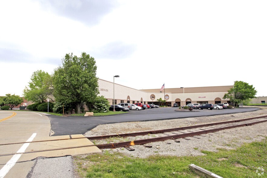 Primary Photo Of 13822-13840 Parks Steed Dr, Earth City Warehouse For Lease