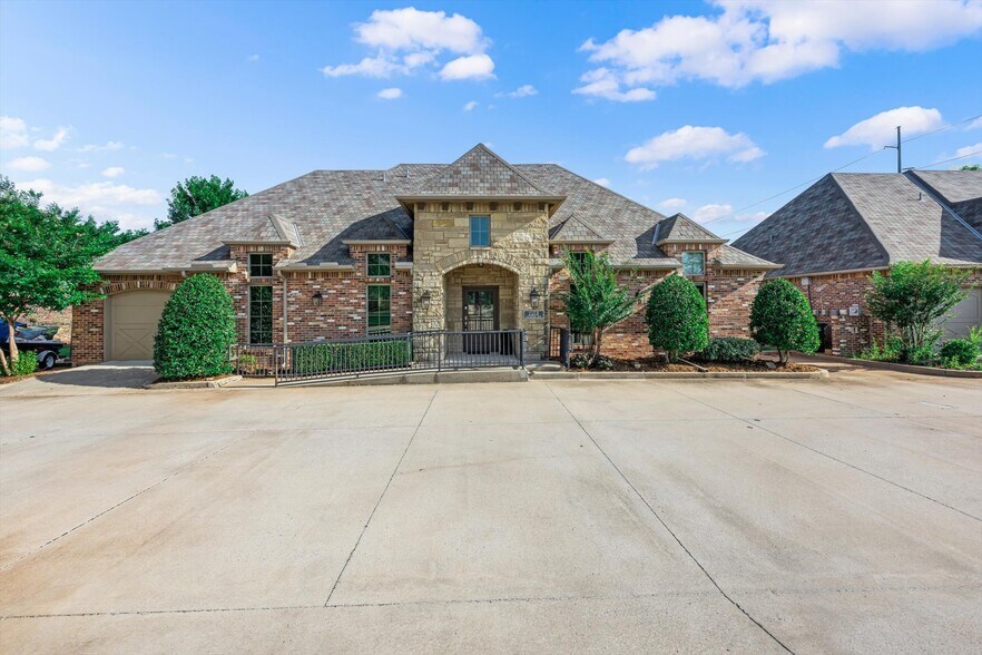 More Photos Of 2224 Bridgeview Blvd, Edmond Office For Sale