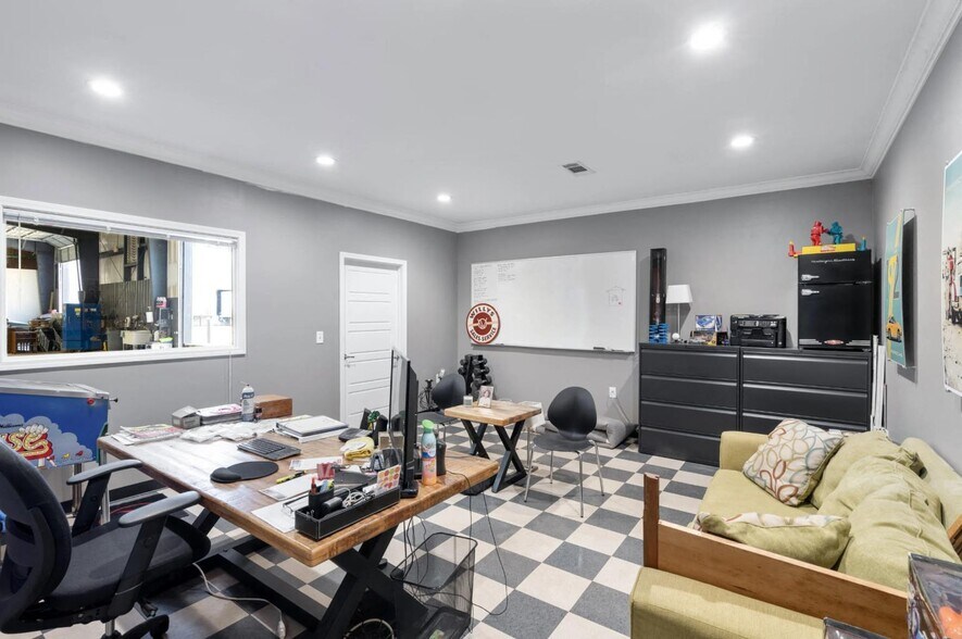 More Photos Of 20 Bellamy Pl, Stockbridge Warehouse For Sale