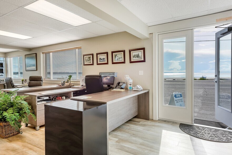More Photos Of 8045 Birch Bay Dr, Blaine Office Residential For Sale