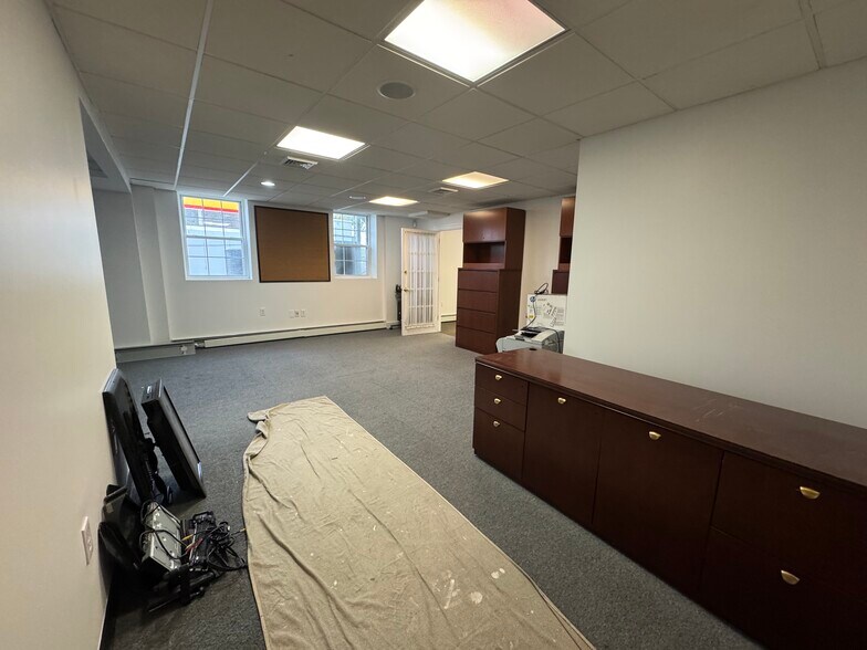 More Photos Of 901 Farmington Ave, West Hartford Medical For Lease