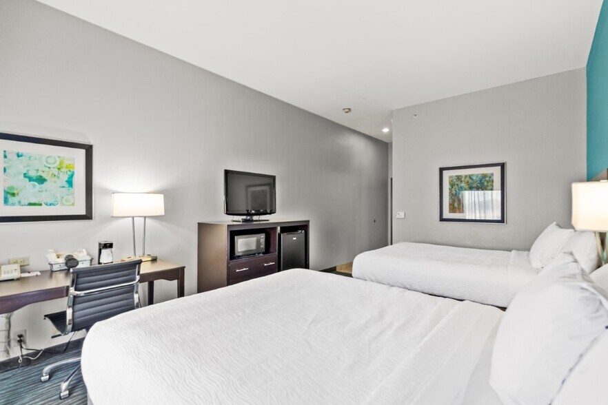 More Photos Of 1008 Sheppard Rd, Burkburnett Hotel For Sale