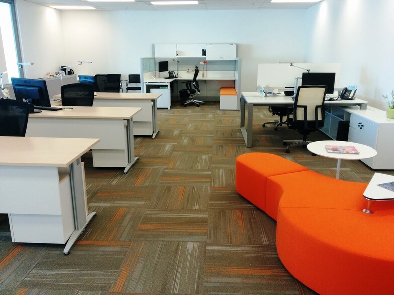 More Photos Of 2260-2300 Walkley Rd, Ottawa Flex For Sale