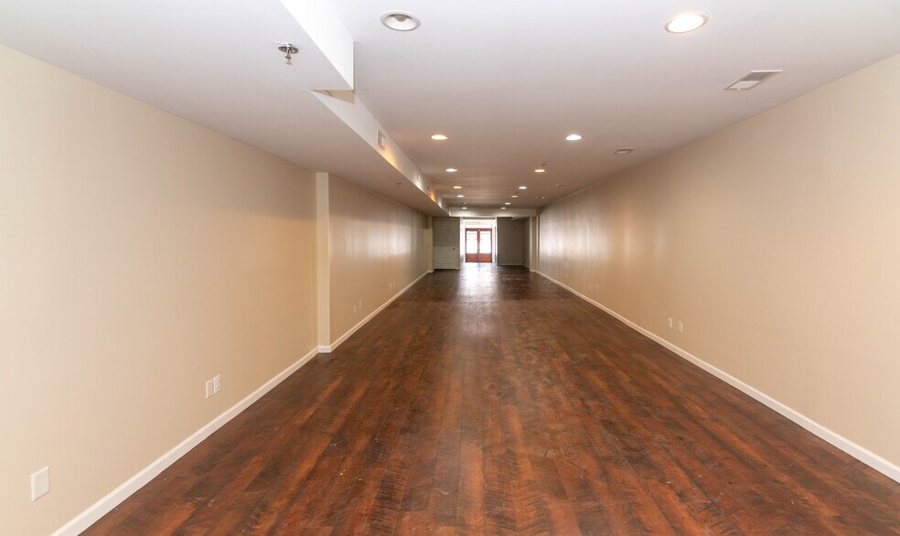 More Photos Of 316 S Broadway, Baltimore Storefront Retail Residential For Sale