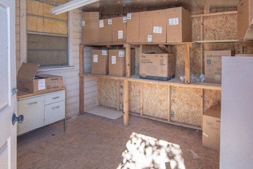 More Photos Of 2208 Austin Ave, Brownwood Flex For Sale