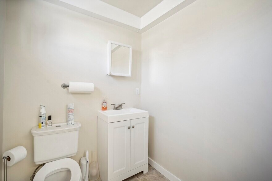 More Photos Of 2025 Pine St, Palmer Warehouse For Sale