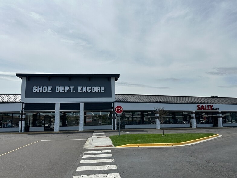 More Photos Of 1715-1749 Beam Ave, Maplewood Unknown For Lease