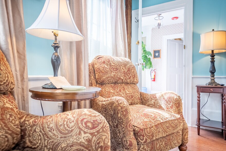 More Photos Of 2 River Rd, Cape Neddick Hospitality For Sale