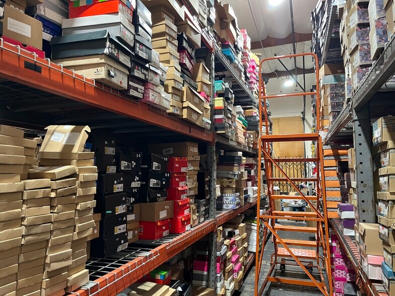 More Photos Of 122 W Pomona Ave, Monrovia Warehouse For Lease