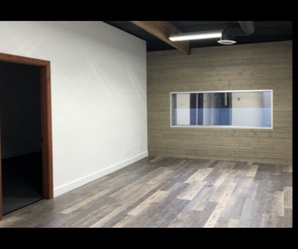 More Photos Of 1912 N Batavia St, Orange Warehouse For Lease