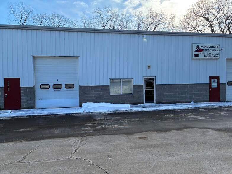 More Photos Of 160 S Turnpike Rd, Wallingford Light Distribution For Lease