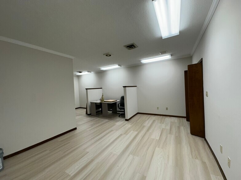 More Photos Of 2425 Medina Rd, Medina Office For Lease