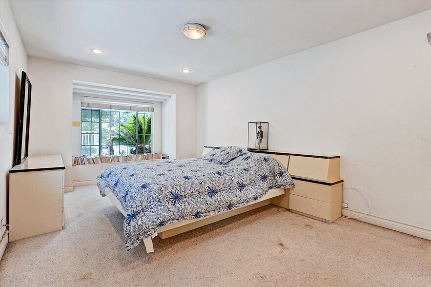 More Photos Of 4623 Hayvenhurst Ave, Encino Apartments For Sale