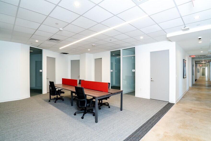 More Photos Of 600 W 6th St, Fort Worth Coworking Space