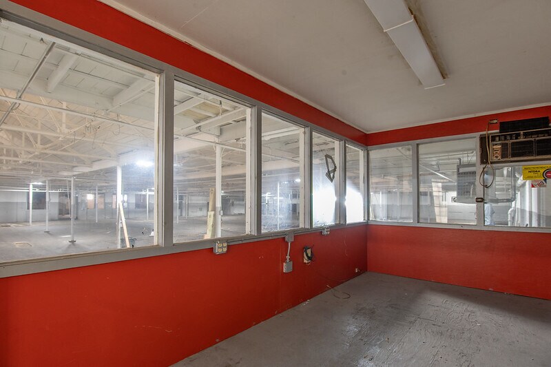 More Photos Of 52 Norwood St, Torrington Manufacturing For Sale