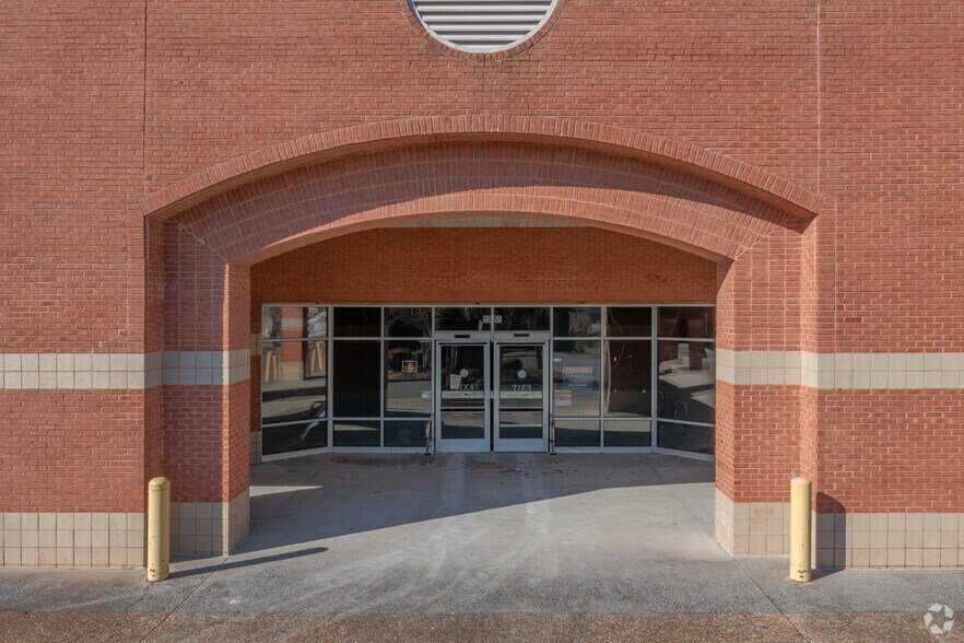 More Photos Of 5975 Mobile Hwy, Pensacola Freestanding For Lease