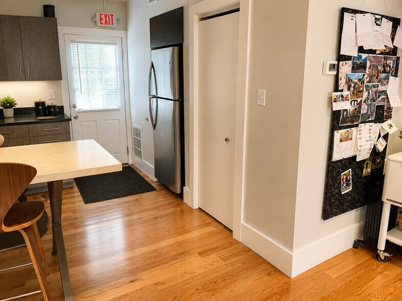 More Photos Of 3463-3465 W Cary St, Richmond Office For Lease