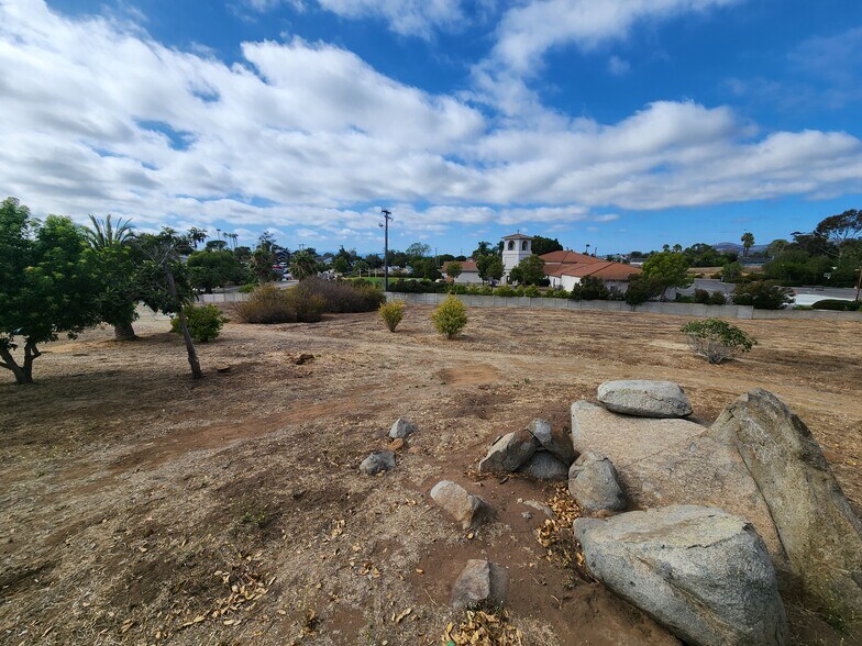 More Photos Of 1060 Crest View Rd, Vista Land For Sale