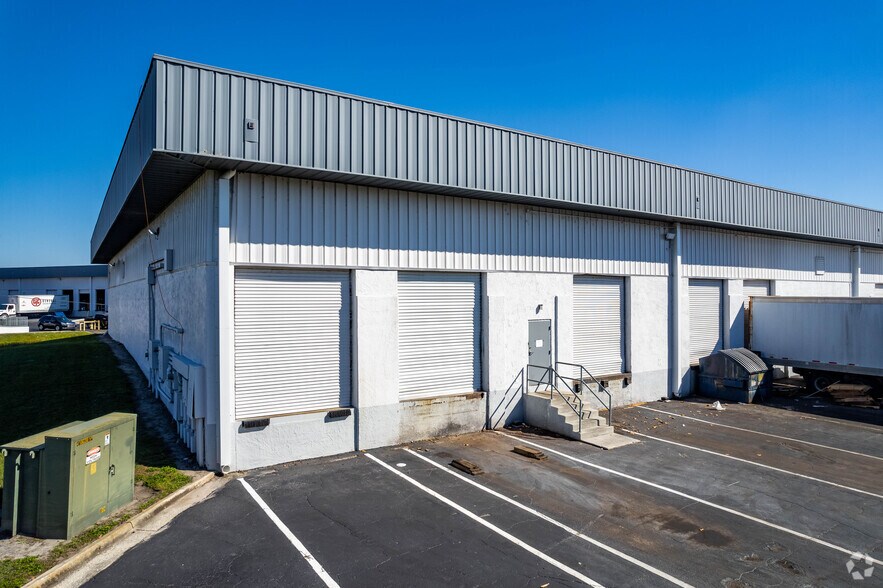 More Photos Of 3320 Vineland Rd, Orlando Unknown For Lease