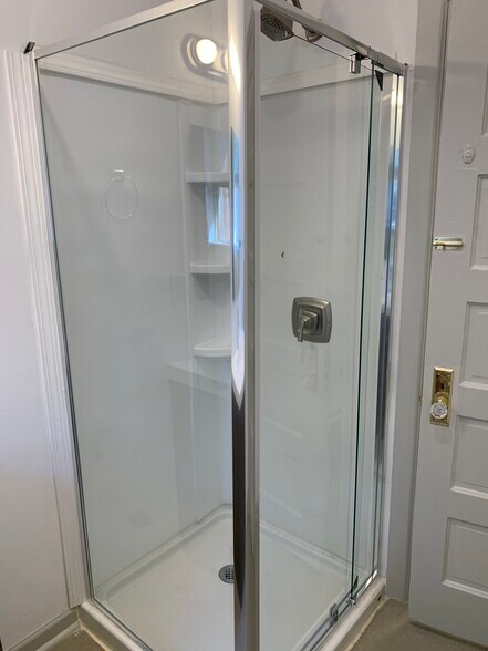 More Photos Of 3632-3646 SE Hawthorne Blvd, Portland Storefront Retail Residential For Sale