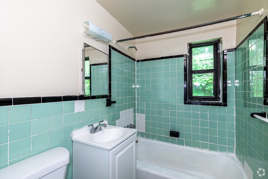 More Photos Of 35 Woodland Dr, Hartford Apartments For Sale